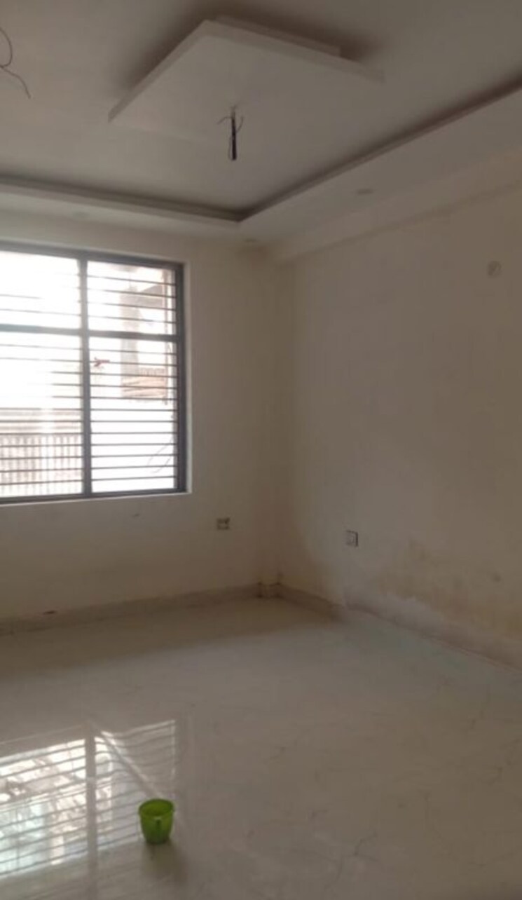 Room, avantika colony 4 Bedroom 270 Sq.Yd. Builder Floor In Avantika Colony Ghaziabad 9904100