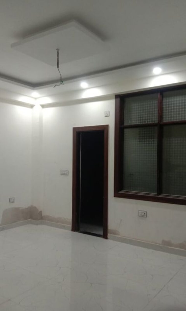 Room, avantika colony 4 Bedroom 270 Sq.Yd. Builder Floor In Avantika Colony Ghaziabad 9904100