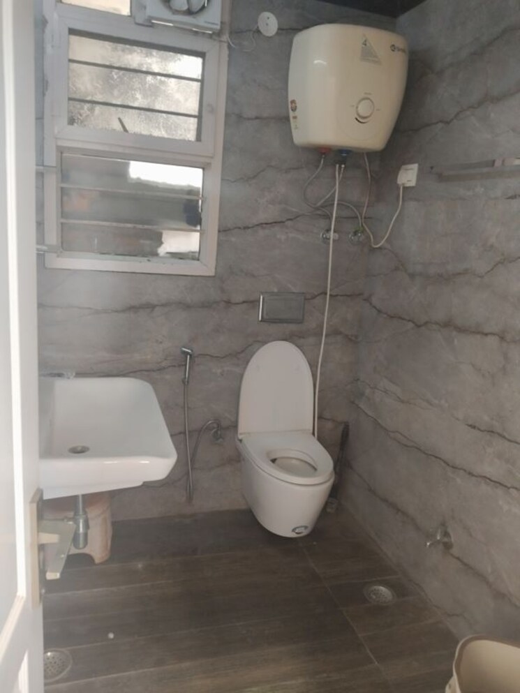 Bathroom, sector 21c 4 Bedroom 1650 Sq.Ft. Apartment In Sector 21c Faridabad 9063284