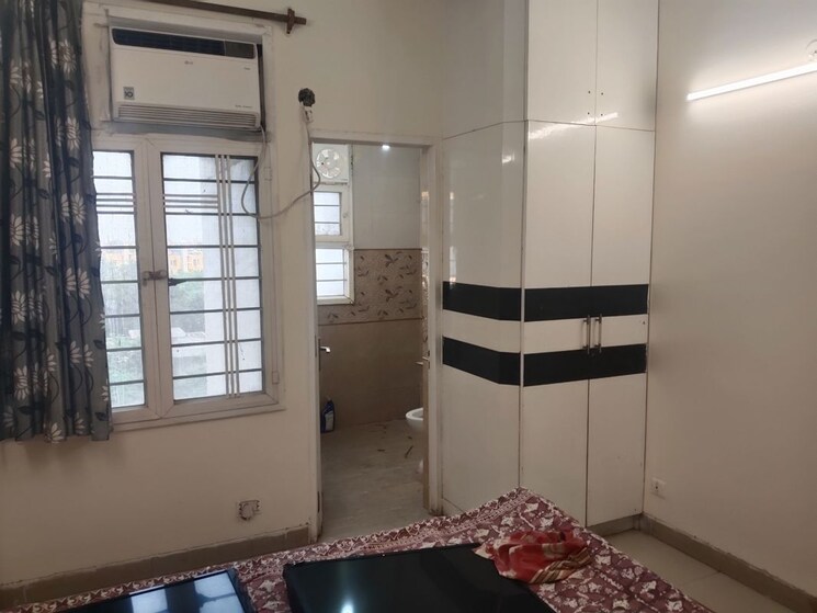 Room, sector 21c 4 Bedroom 1650 Sq.Ft. Apartment In Sector 21c Faridabad 9063284