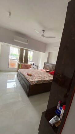 2 BHK Apartment For Sale in Raheja Reflections