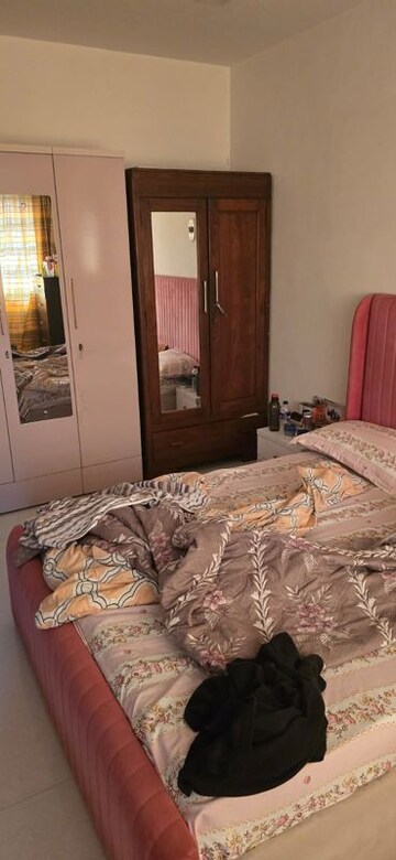 Bedroom in 3 BHK Apartment at Andheri West – for Rent