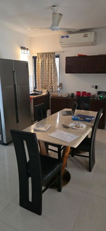 Master Bedroom in 3 BHK Apartment at Andheri West – for Rent