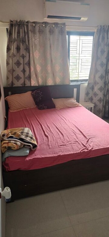 Bedroom in 3 BHK Apartment at Andheri West – for Rent