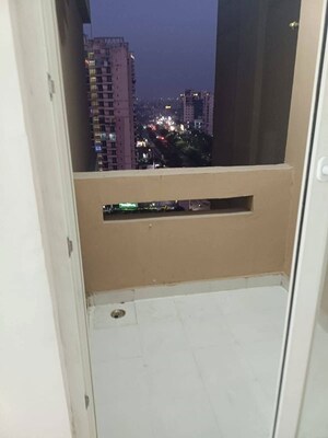 Furnished Amenities in 2 BHK Apartment at Amrapali Golf Homes, Sector 4 Greater Noida – for Rent