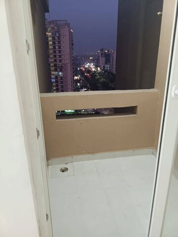 Furnished Amenities in 2 BHK Apartment at Amrapali Golf Homes, Sector 4 Greater Noida – for Rent