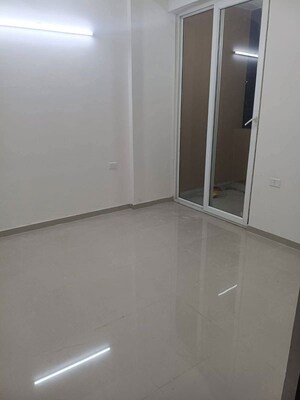 Room in 2 BHK Apartment at Amrapali Golf Homes, Sector 4 Greater Noida – for Rent