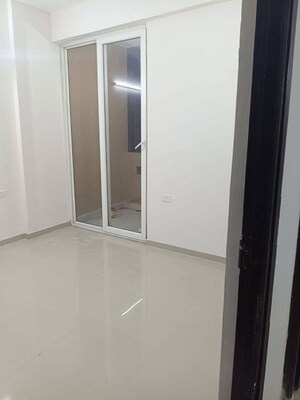 Room in 2 BHK Apartment at Amrapali Golf Homes, Sector 4 Greater Noida – for Rent