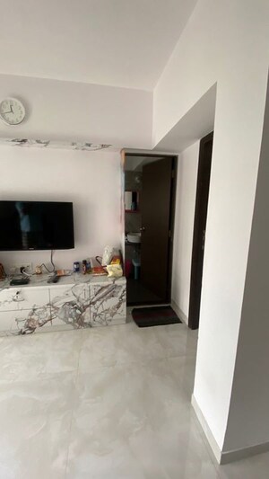 Room in 2.5 BHK Apartment at Evershine Crown, Kandivali East – for Sale