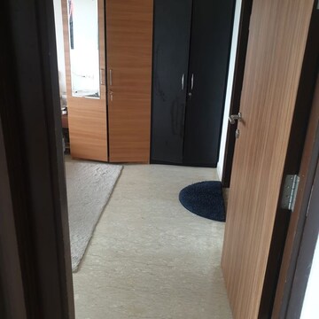 Room in 2 BHK Apartment at Shapoorji Pallonji Vicinia, Powai – for Rent