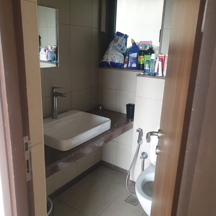 Bathroom, shapoorji-pallonji-vicinia 2 Bedroom 671 Sq.Ft. Apartment In Powai Mumbai 9878051
