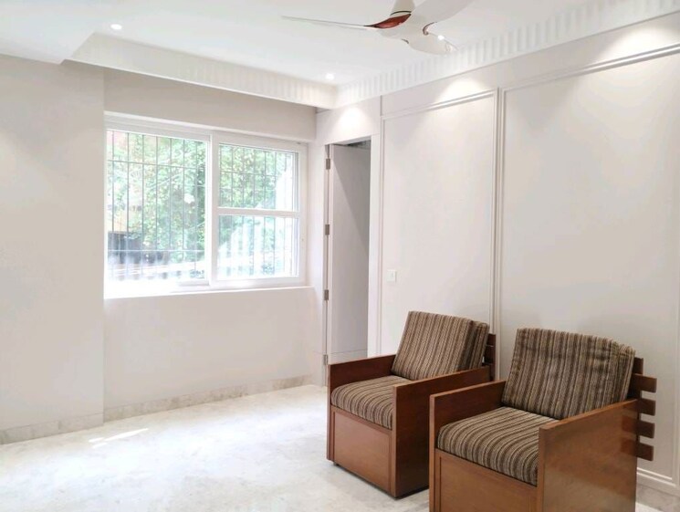 Living Room, nizamuddin east 3 Bedroom 200 Sq.Yd. Builder Floor In Nizamuddin East Delhi 9904143