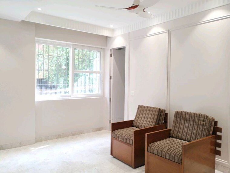 Living Room, nizamuddin east 3 Bedroom 200 Sq.Yd. Builder Floor In Nizamuddin East Delhi 9904143
