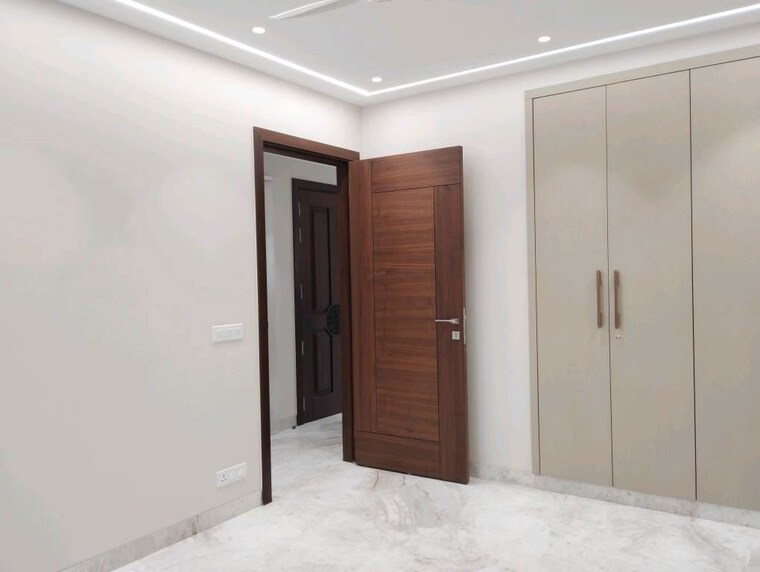Room, nizamuddin east 3 Bedroom 200 Sq.Yd. Builder Floor In Nizamuddin East Delhi 9904143