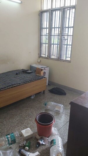 Bedroom in 1.5 BHK Apartment at Mayur Vihar – for Rent