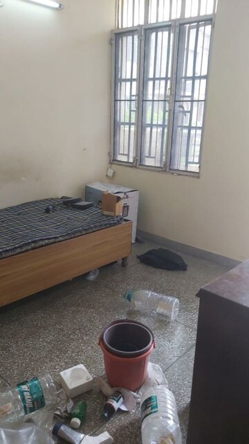 Bedroom in 1.5 BHK Apartment at Mayur Vihar – for Rent