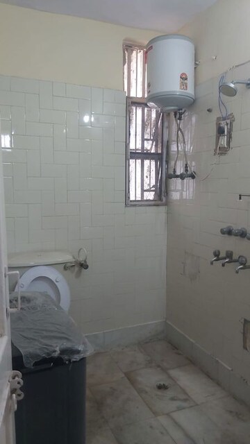 Bathroom in 1.5 BHK Apartment at Mayur Vihar – for Rent