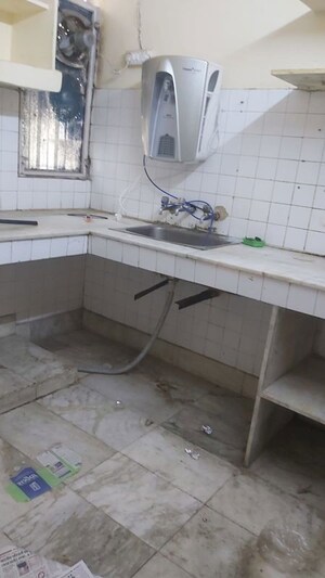 Bathroom in 1.5 BHK Apartment at Mayur Vihar – for Rent