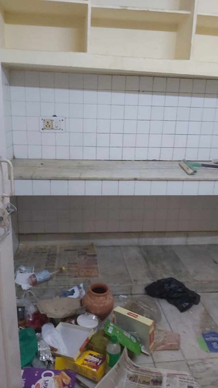 Bathroom, mayur vihar 1.5 Bedroom 650 Sq.Ft. Apartment In Mayur Vihar Delhi 9904145