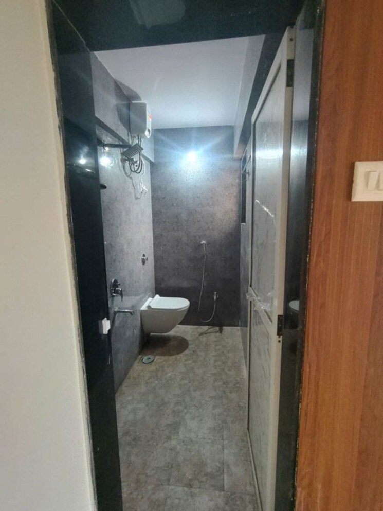 Attached Bathroom, panchpakhadi-jewel 3 Bedroom 900 Sq.Ft. Apartment In Panch Pakhadi Thane 9904146