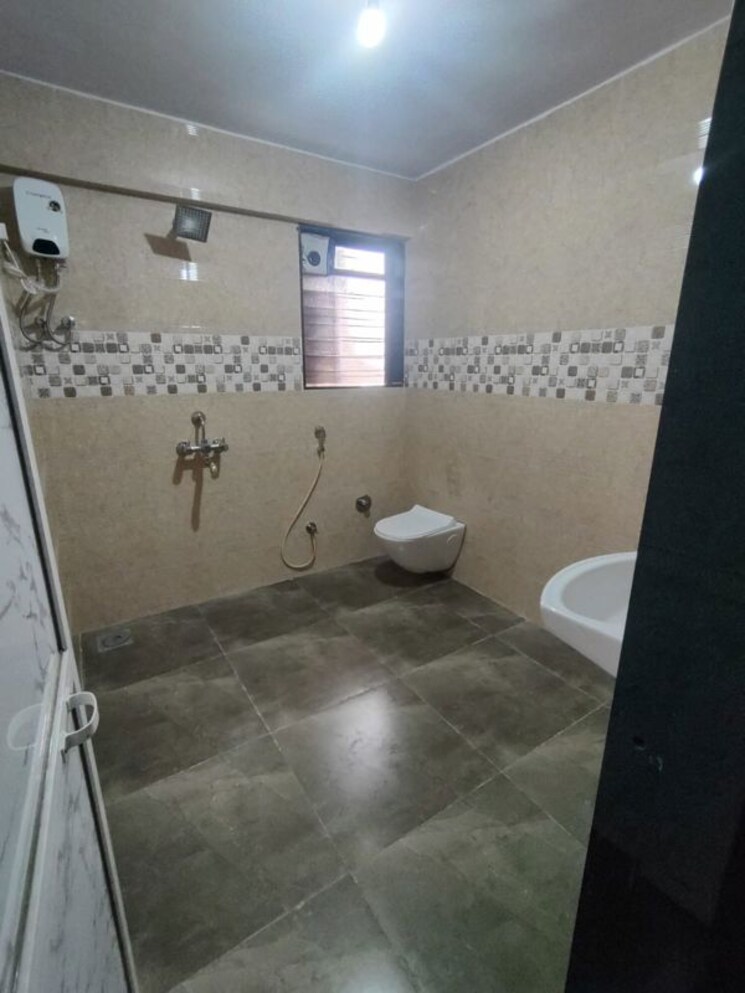 Bathroom, panchpakhadi-jewel 3 Bedroom 900 Sq.Ft. Apartment In Panch Pakhadi Thane 9904146