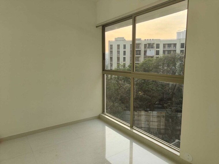Room, lodha-crown-quality-homes 1 Bedroom 350 Sq.Ft. Apartment In Majiwada Thane 9904151