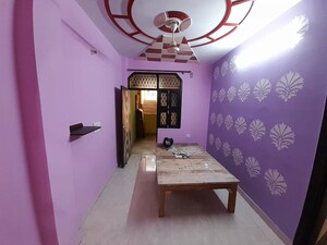 Living Room in 1.5 BHK Builder Floor at Mayur Vihar – for Rent