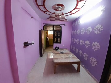 Living Room in 1.5 BHK Builder Floor at Mayur Vihar – for Rent