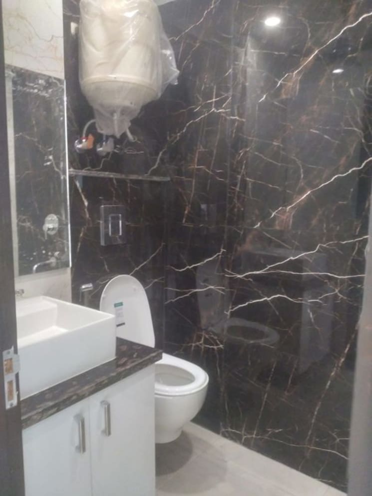 Bathroom, hauz khas 3 Bedroom 140 Sq.Yd. Builder Floor In Hauz Khas Delhi 9864107