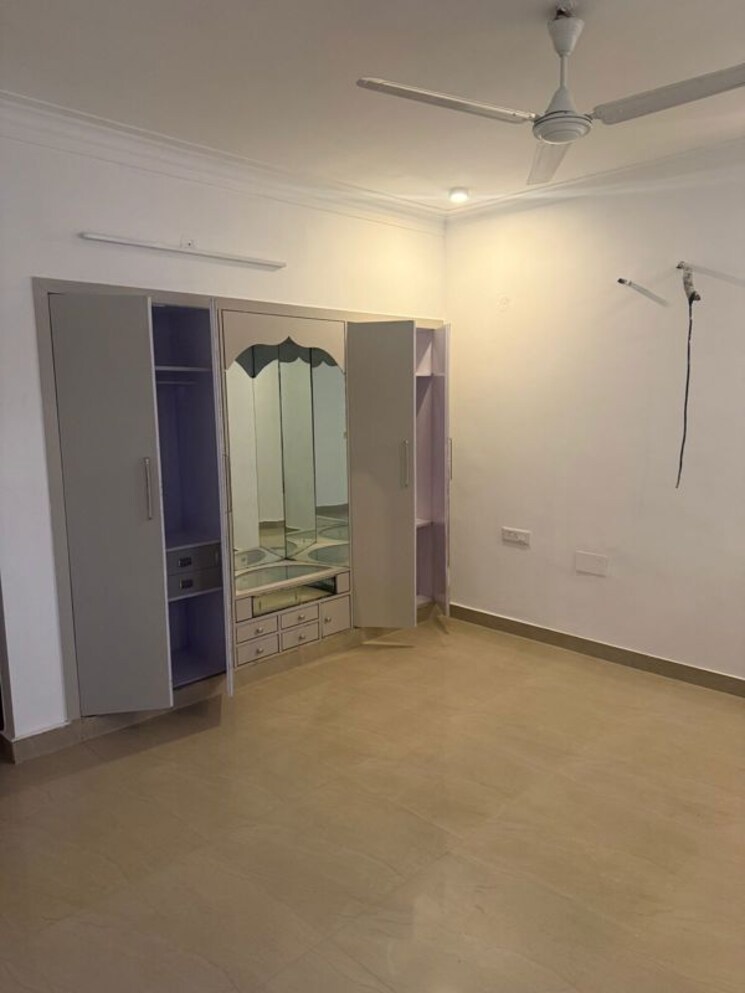 Room, malviya nagar 3 Bedroom 210 Sq.Yd. Apartment In Malviya Nagar Delhi 9904176