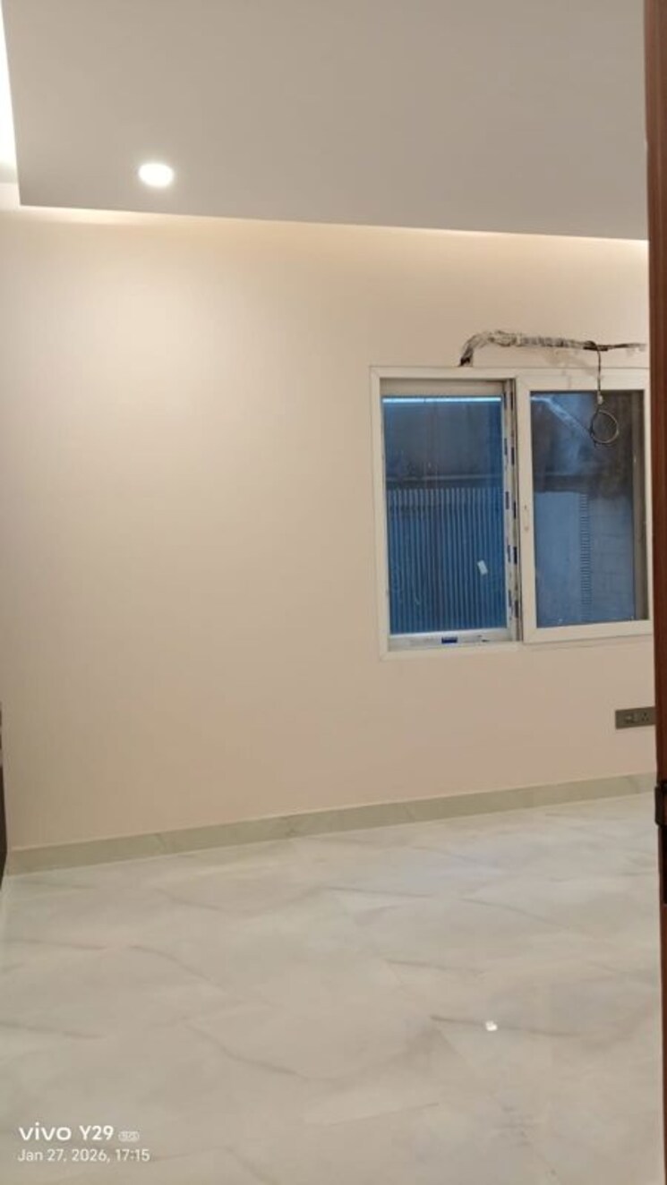 Room, greater kailash i 3 Bedroom 250 Sq.Yd. Builder Floor In Greater Kailash I Delhi 9864097