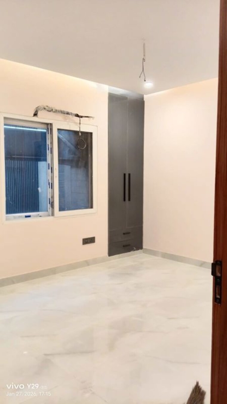 Room, greater kailash i 3 Bedroom 250 Sq.Yd. Builder Floor In Greater Kailash I Delhi 9864097