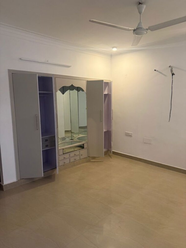 Room, malviya nagar 3 Bedroom 187 Sq.Yd. Apartment In Malviya Nagar Delhi 9904181