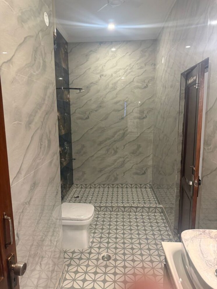Bathroom, new friends colony 4 Bedroom 550 Sq.Yd. Apartment In New Friends Colony Delhi 9904185