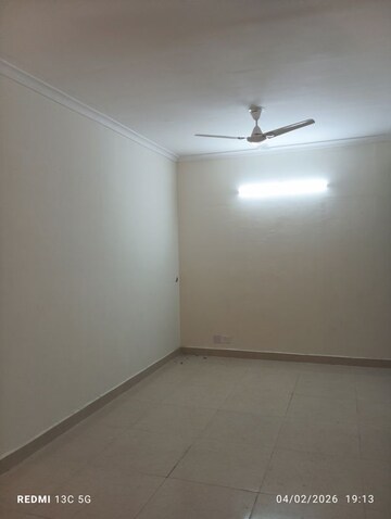 Room in 2 BHK Apartment at Signature Global Prime, Sector 63a – for Rent