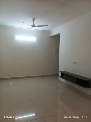 Room in 2 BHK Apartment at Signature Global Prime, Sector 63a – for Rent