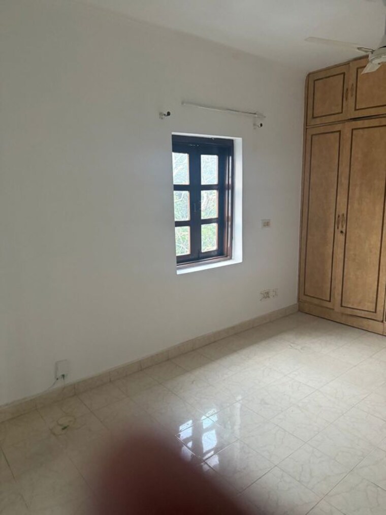 Room, lajpat nagar ii 2 Bedroom 105 Sq.Yd. Apartment In Lajpat Nagar ii Delhi 9904191