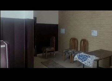 Bedroom in 2 BHK Builder Floor at Sector 61 – for Rent