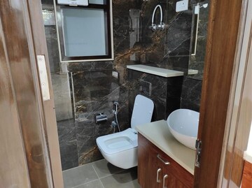 Bathroom in 4 BHK Builder Floor at Ardee City, Sector 52 – for Sale