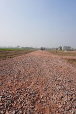 165 Sq.Yd. Plot in Dameera City Plots