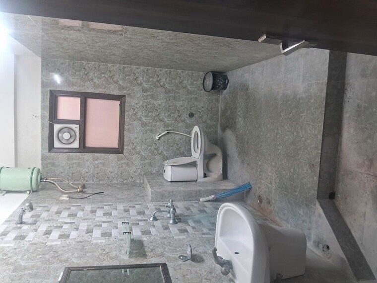 Bathroom, sector 44 3 Bedroom 1245 Sq.Ft. Builder Floor In Sector 44 Noida 9904219