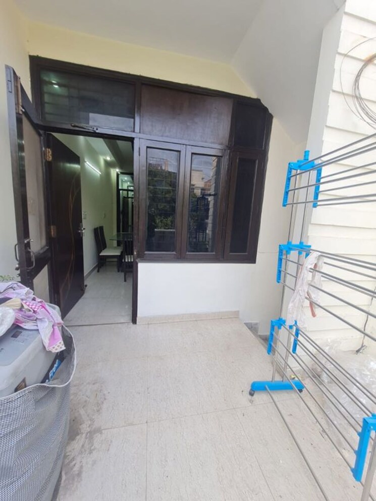  Parking, lajpat nagar i 2 Bedroom 900 Sq.Ft. Builder Floor In Lajpat Nagar I Delhi 9904233