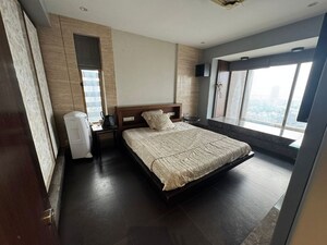 Bedroom in 3.5 BHK Apartment at Siddhivinayak Horizon, Prabhadevi – for Rent