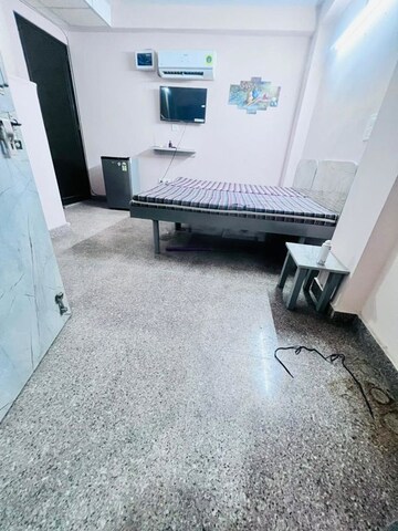 Parking in 1 RK Builder Floor at Greenwood City, Sector 40 – for Rent