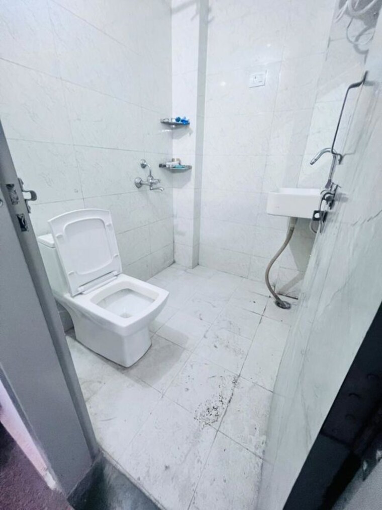 Bathroom, greenwood-city 1 RK 180 Sq.Ft. Builder Floor In Sector 40 Gurgaon 9904235