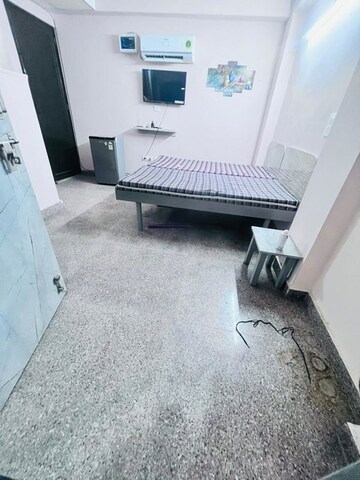 Parking in 1 RK Builder Floor at Greenwood City, Sector 40 – for Rent