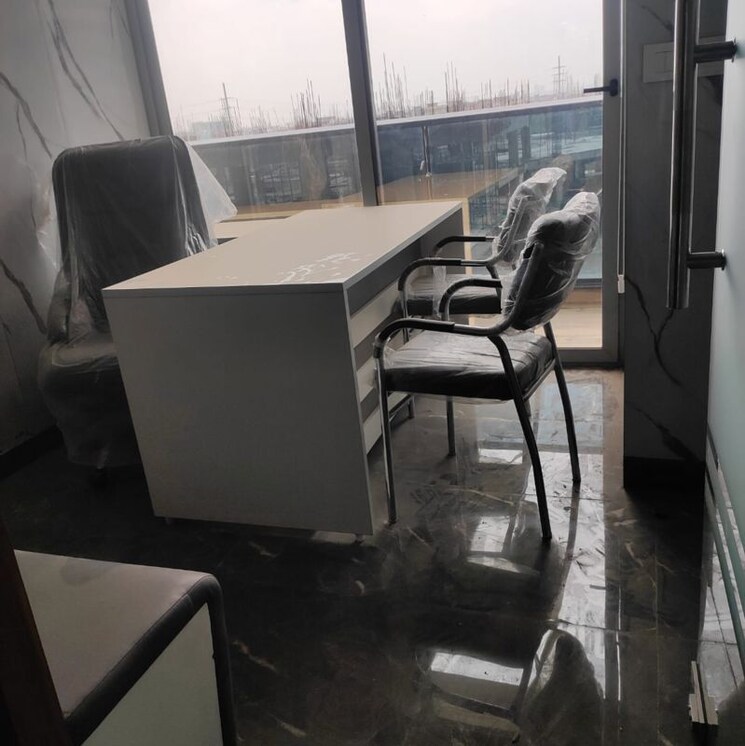 Gym, alphathum Commercial Office Space 532 Sq.Ft. In Sector 90 Noida 9904241