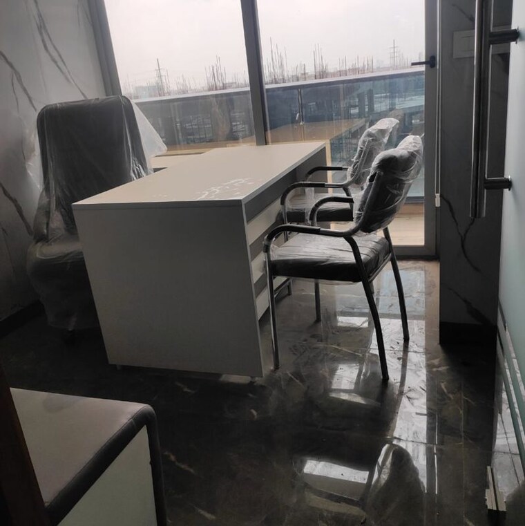 Gym, alphathum Commercial Office Space 532 Sq.Ft. In Sector 90 Noida 9904241