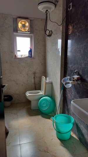 Bathroom in 2 BHK Builder Floor at DLF City Phase IV, Dlf Phase iv – for Rent