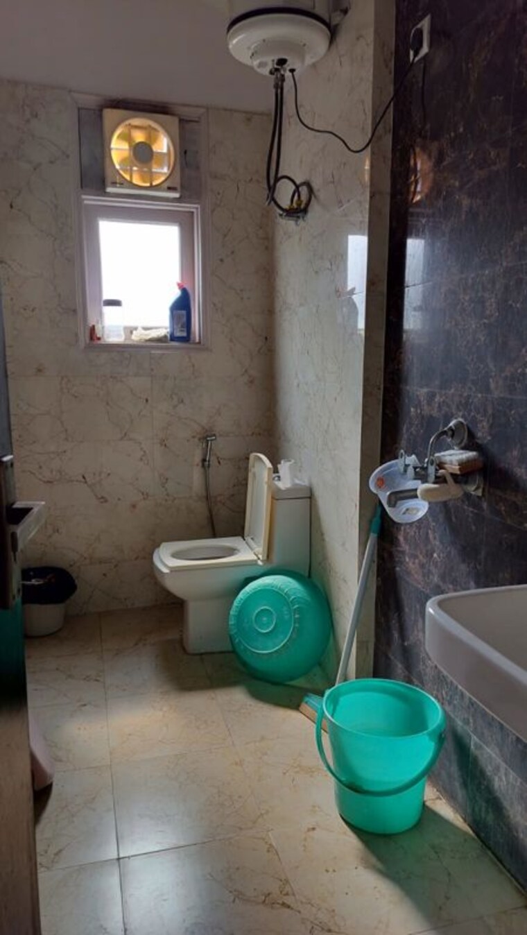Bathroom, dlf-city-phase-iv 2 Bedroom 1250 Sq.Ft. Builder Floor In Dlf Phase iv Gurgaon 9904244